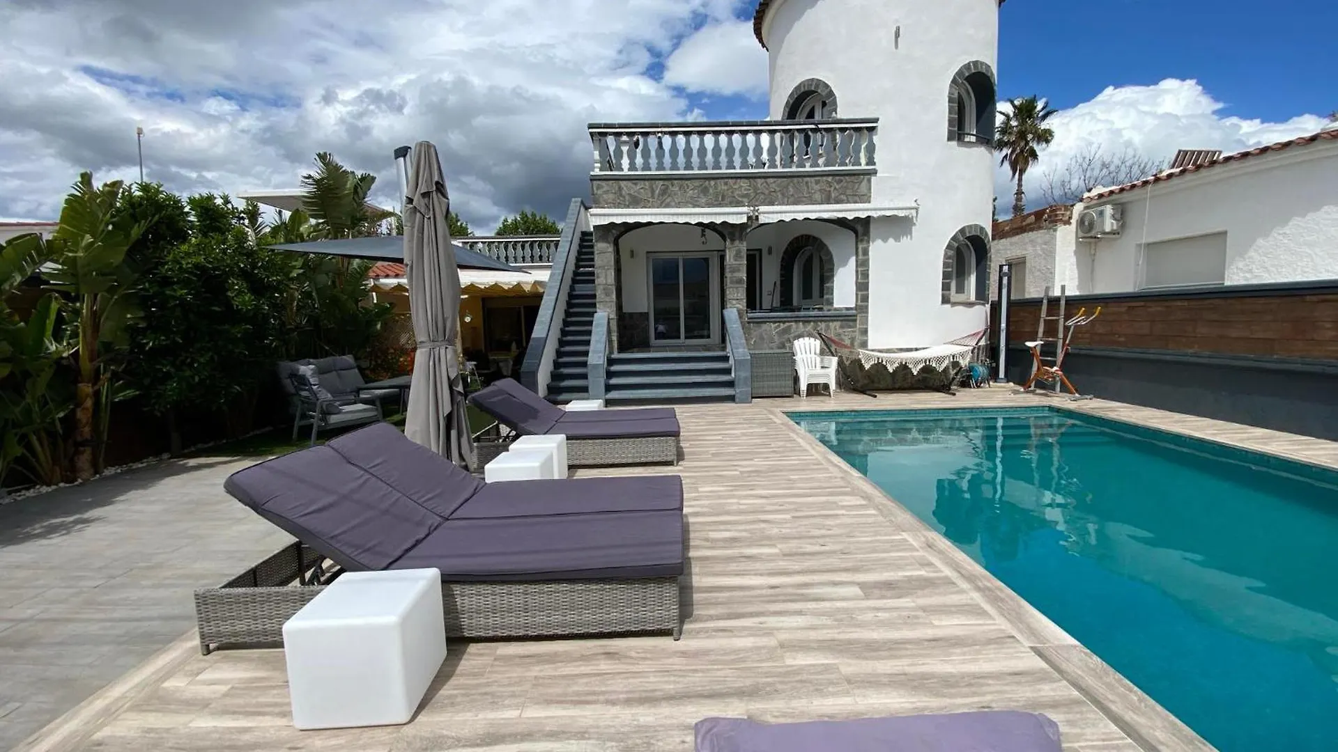 Belle Villa Avec Piscine Empuriabrava